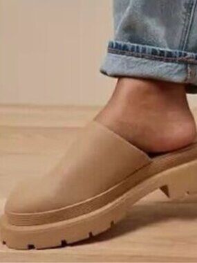 American Eagle Taupe Size 11 Clogs